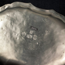 Load image into Gallery viewer, Queen Anne Oval Bowl