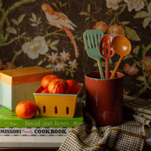 Load image into Gallery viewer, Enamel Berry Box