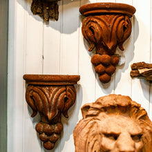 Load image into Gallery viewer, Pair of Iron Corbels