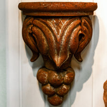 Load image into Gallery viewer, Pair of Iron Corbels