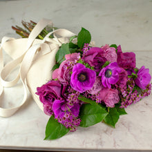 Load image into Gallery viewer, Fleur Flower Folio
