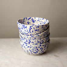 Load image into Gallery viewer, Splatterware Bowls Set of 4, in Color Lake
