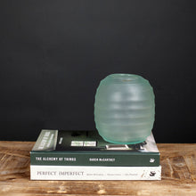 Load image into Gallery viewer, Gauxs Belly Large, Sky
