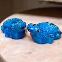 Load image into Gallery viewer, Flavia Vintage Blue Ceramic Frog
